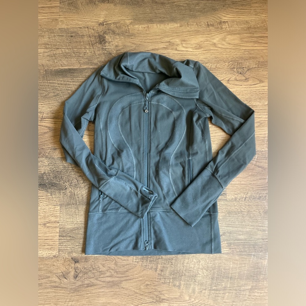Lululemon size 4 Older Style Jacket